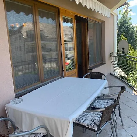Selyemakac Apartman *